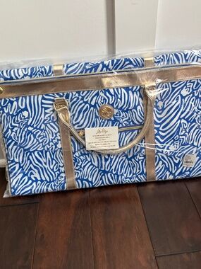 NIP Lilly Pulitzer Garment Bag in Martinique Blue Zee Bebe